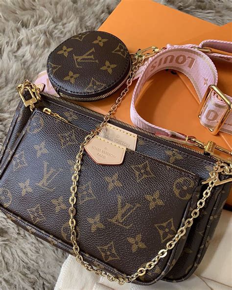 Louis Vuitton pochette accessories